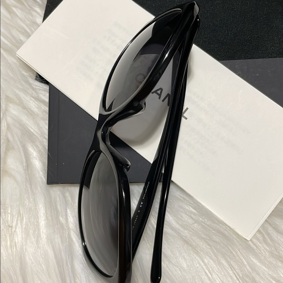 Sold on IG Chanel Polarized Sunglasses - Picture 4 of 8